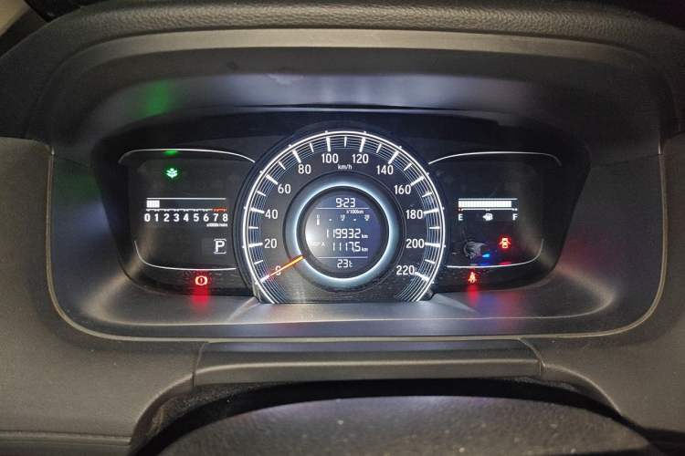 Used Honda Odyssey 2015 Revised 2.4L Luxury Edition Odometer Close Up