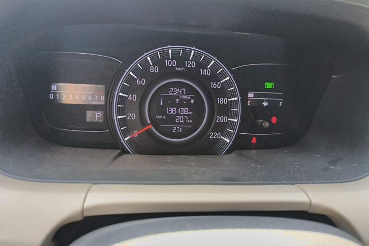 Used Honda Odyssey 2015 Updated Version 2.4L Smart Edition Odometer Close Up