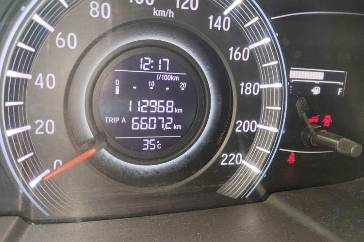Used Honda Odyssey 2015 2.4L Smart Edition Odometer Close Up