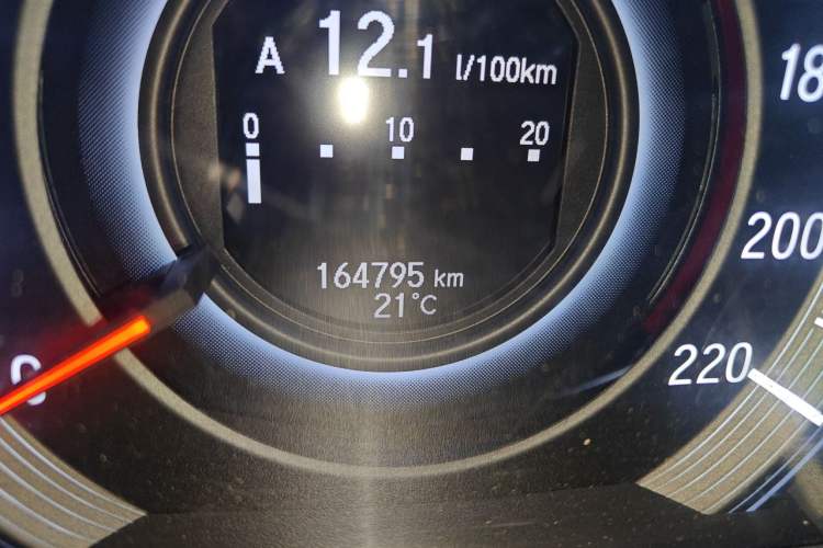 Used Honda Odyssey 2015 2.4L Supreme Edition Odometer Close Up
