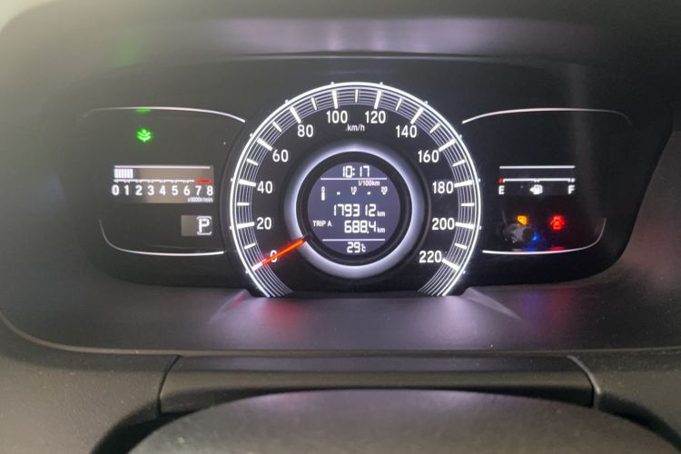 Used Honda Odyssey 2015 Updated Version 2.4L Smart Edition Odometer Close Up
