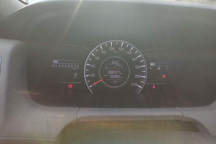 Used Honda Odyssey 2015 Updated Version 2.4L Smart Edition Odometer Close Up
