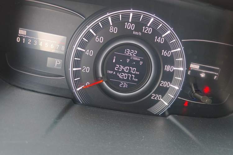 Used Honda Odyssey 2015 2.4L Comfort Edition Odometer Close Up