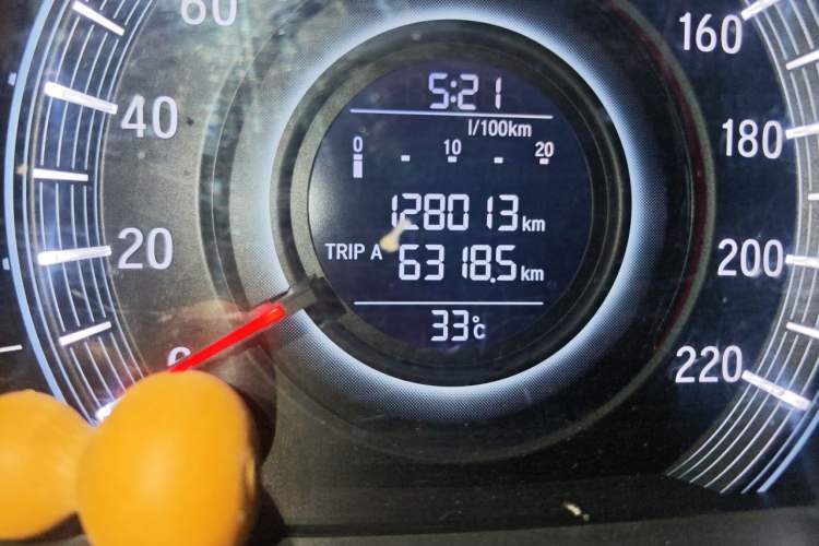 Used Honda Odyssey 2015 2.4L Luxury Edition Odometer Close Up
