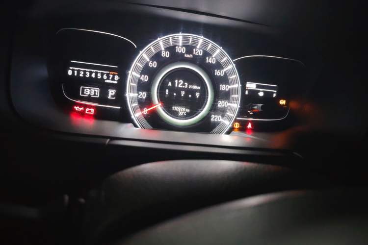 Used Honda Odyssey 2015 Revised Version 2.4L Supreme Edition Odometer Close Up