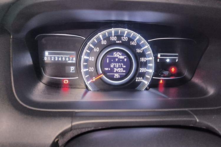 Used Honda Odyssey 2015 Updated Version 2.4L Smart Edition Odometer Close Up