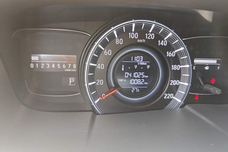 Used Honda Odyssey 2015 Updated Version 2.4L Smart Edition Odometer Close Up