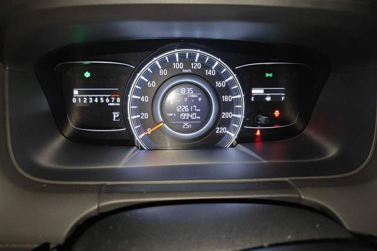 Used Honda Odyssey 2015 Updated Version 2.4L Smart Edition Odometer Close Up