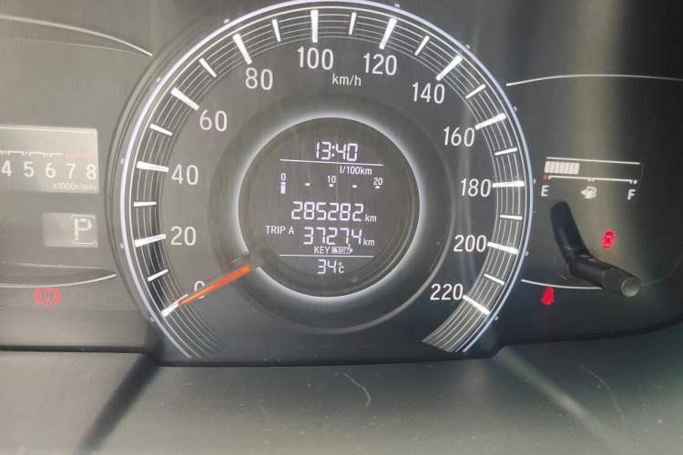 Used Honda Odyssey 2015 Updated Version 2.4L Smart Edition Odometer Close Up