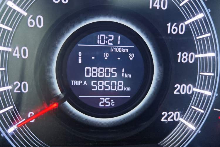 Used Honda Odyssey 2015 Updated Version 2.4L Smart Edition Odometer Close Up