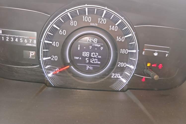 Used Honda Odyssey 2015 Updated Version 2.4L Smart Edition Odometer Close Up