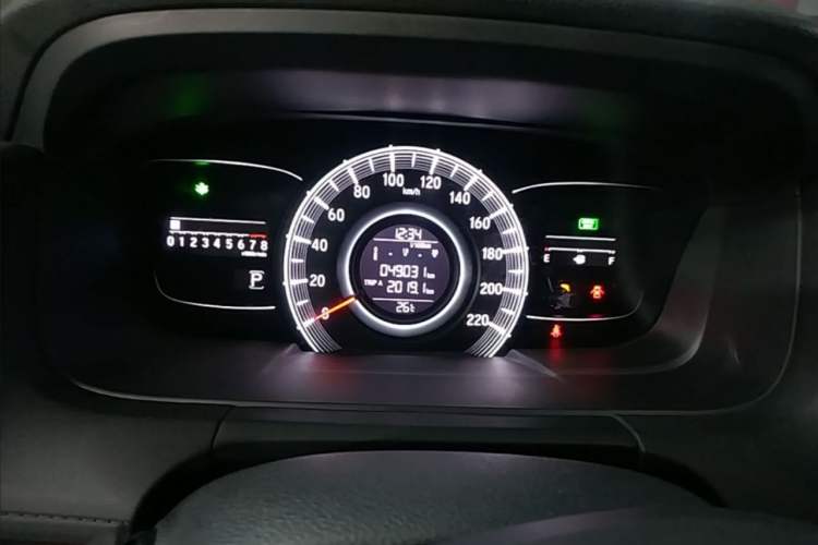 Used Honda Odyssey 2015 2.4L Smart Edition Odometer Close Up