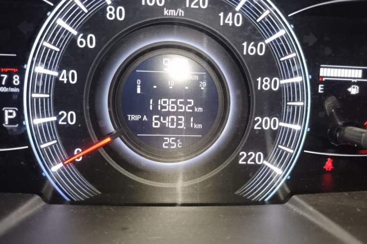 Used Honda Odyssey 2015 2.4L Smart Edition Odometer Close Up
