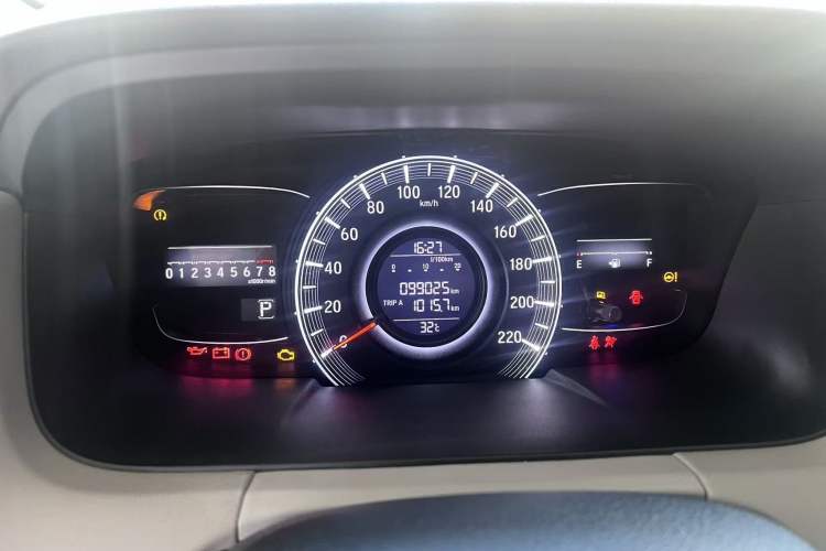 Used Honda Odyssey 2015 2.4L Luxury Edition Odometer Close Up