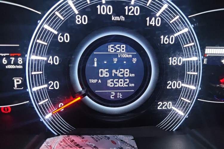 Used Honda Odyssey 2015 2.4L Smart Edition Odometer Close Up