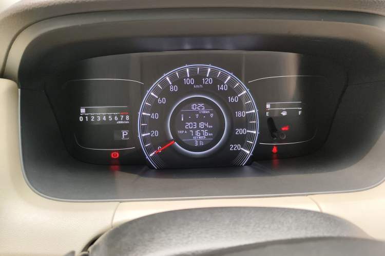 Used Honda Odyssey 2015 Updated Version 2.4L Smart Edition Odometer Close Up