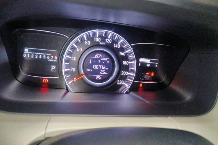 Used Honda Odyssey 2015 Revised 2.4L Luxury Edition Odometer Close Up