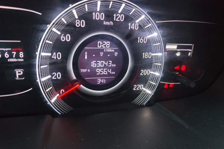 Used Honda Odyssey 2015 Updated Version 2.4L Smart Edition Odometer Close Up