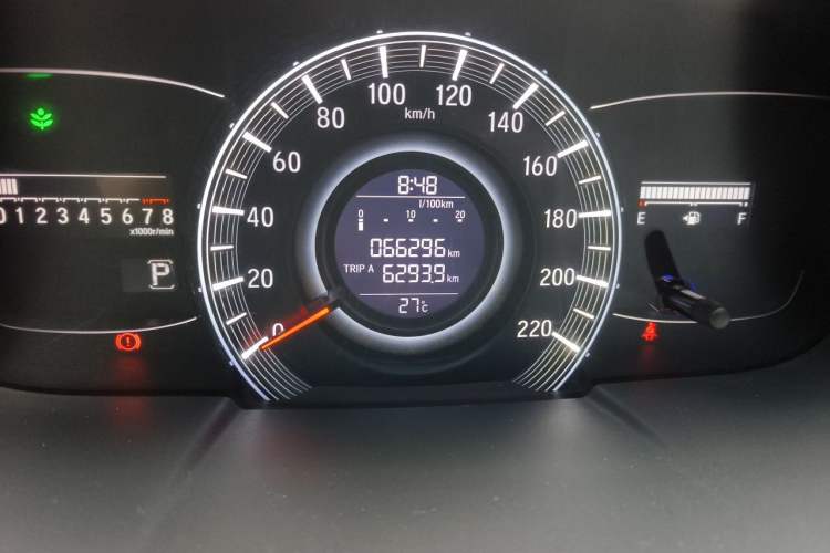 Used Honda Odyssey 2015 Updated Version 2.4L Smart Edition Odometer Close Up