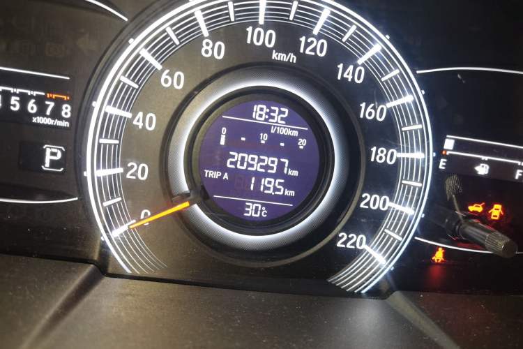 Used Honda Odyssey 2015 2.4L Smart Edition Odometer Close Up