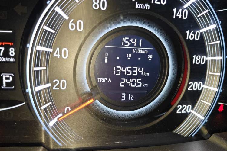 Used Honda Odyssey 2015 Updated Version 2.4L Smart Edition Odometer Close Up