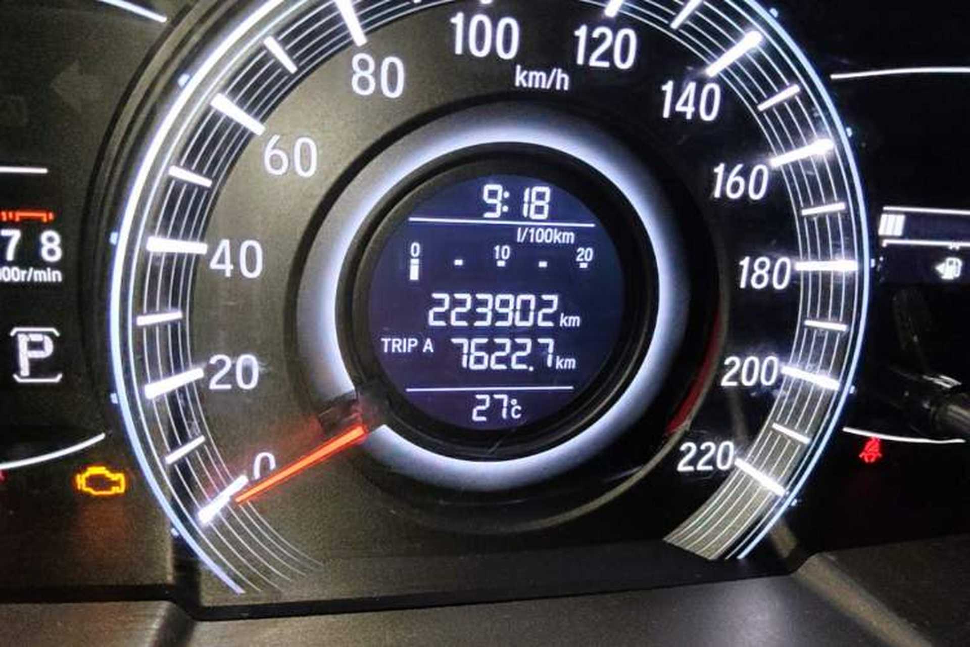 Used Honda Odyssey 2015 Revised 2.4L Luxury Edition Odometer Close Up
