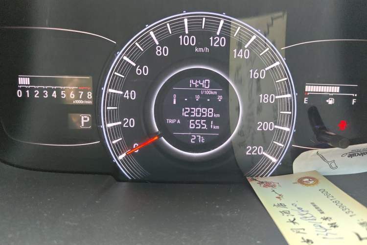 Used Honda Odyssey 2015 Updated Version 2.4L Smart Edition Odometer Close Up