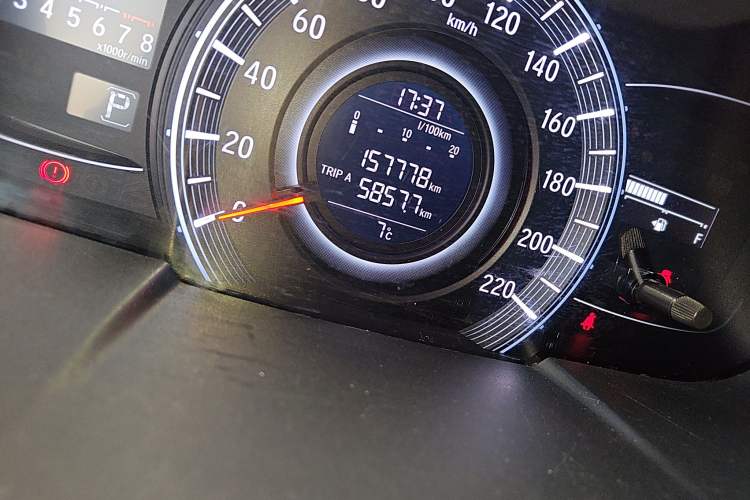 Used Honda Odyssey 2015 2.4L Luxury Edition Odometer Close Up