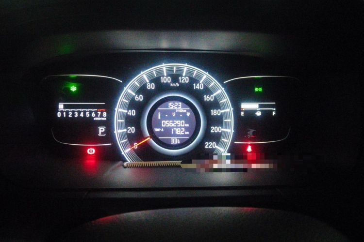 Used Honda Odyssey 2015 Updated Version 2.4L Smart Edition Odometer Close Up
