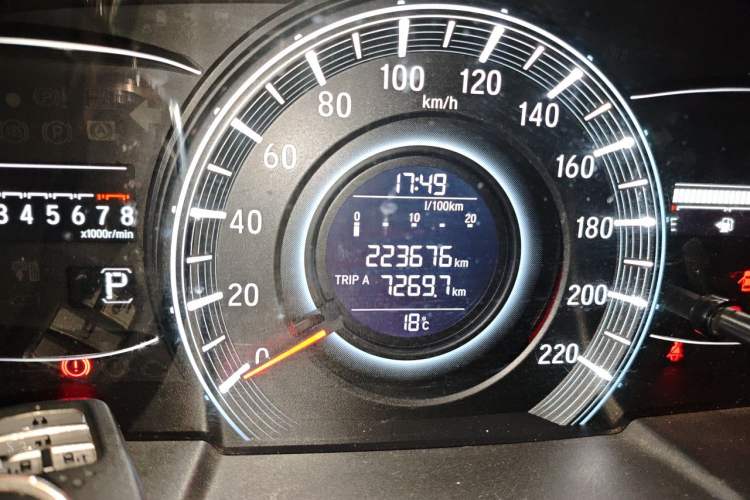 Used Honda Odyssey 2015 Updated Version 2.4L Smart Edition Odometer Close Up
