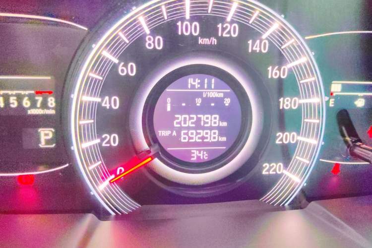 Used Honda Odyssey 2015 Updated Version 2.4L Smart Edition Odometer Close Up