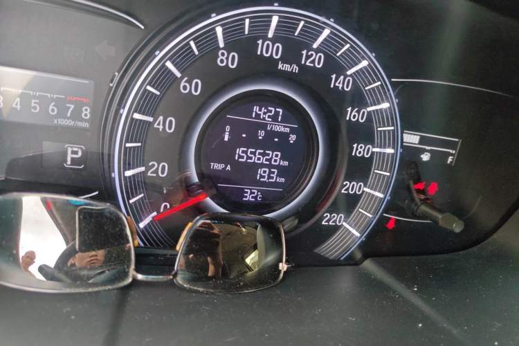 Used Honda Odyssey 2015 2.4L Comfort Edition Odometer Close Up