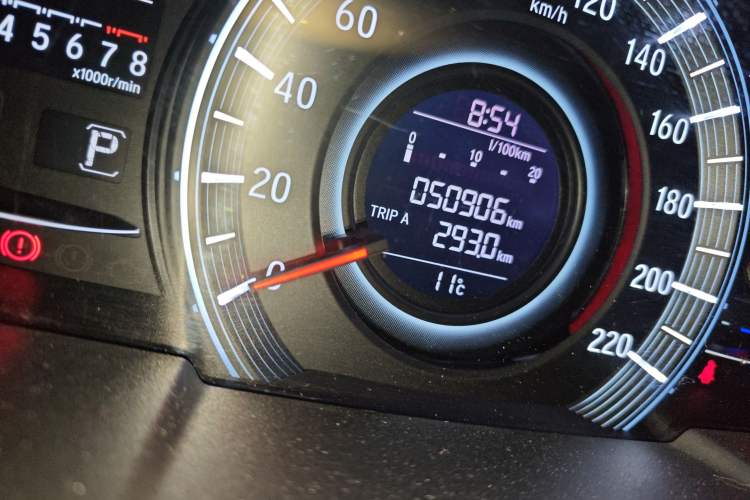 Used Honda Odyssey 2015 Revised 2.4L Luxury Edition Odometer Close Up