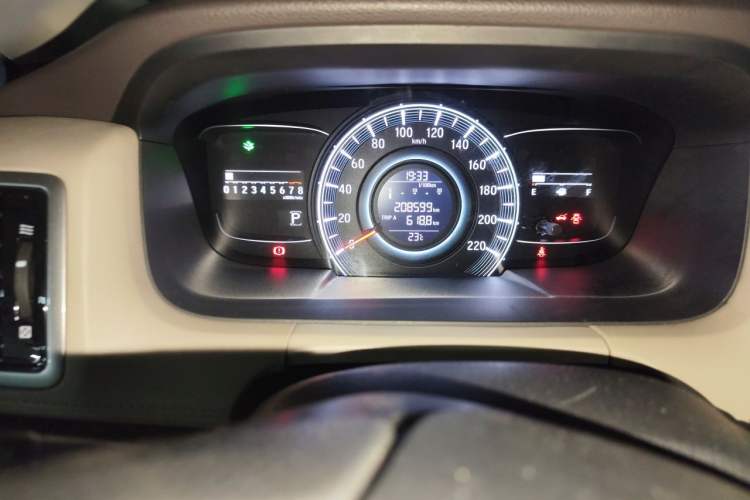 Used Honda Odyssey 2015 Revised 2.4L Luxury Edition Odometer Close Up