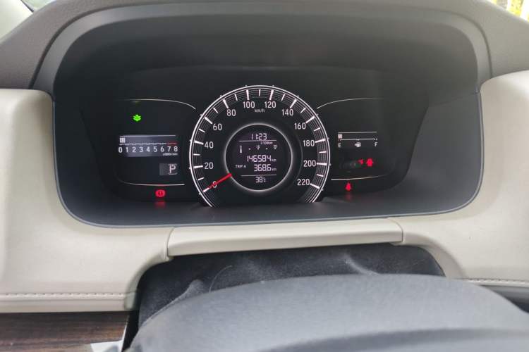 Used Honda Odyssey 2015 2.4L Luxury Edition Odometer Close Up