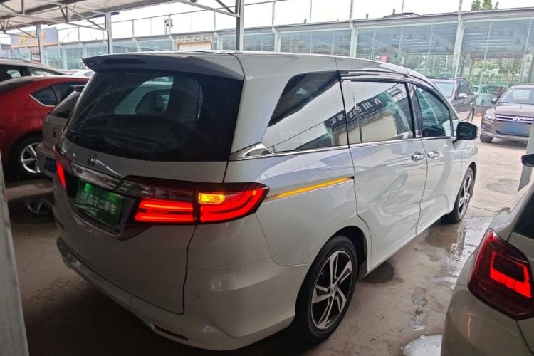 Used Honda Odyssey 2015 Revised 2.4L Luxury Edition Rear Right 45 Deg