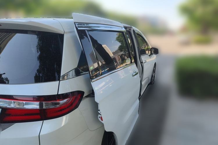 Used Honda Odyssey 2015 2.4L Smart Edition Rear Right 45 Deg
