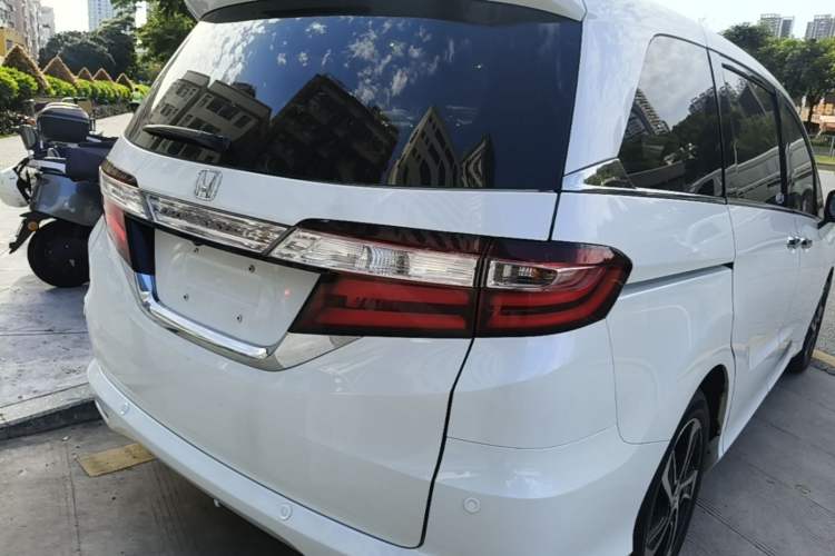 Used Honda Odyssey 2015 Updated Version 2.4L Smart Edition Rear Right 45 Deg