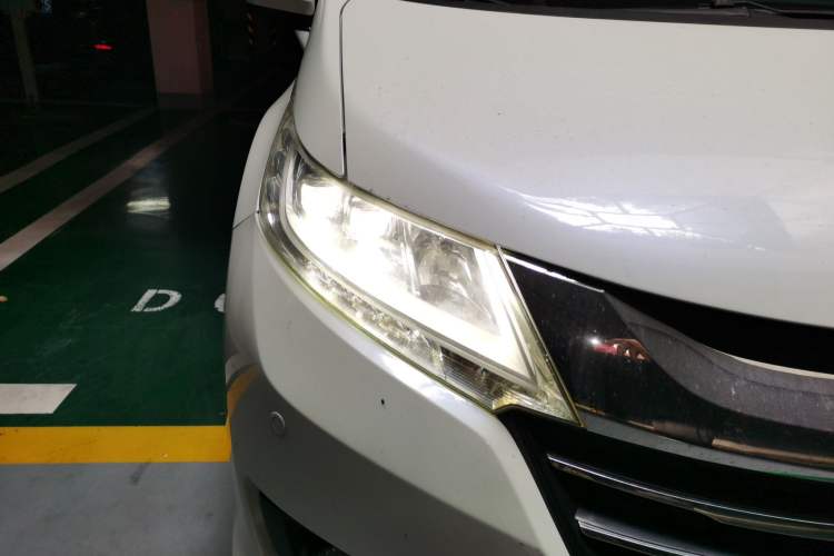 Used Honda Odyssey 2015 2.4L Smart Edition Right Front Headlight