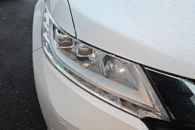 Used Honda Odyssey 2015 Updated Version 2.4L Smart Edition Right Front Headlight