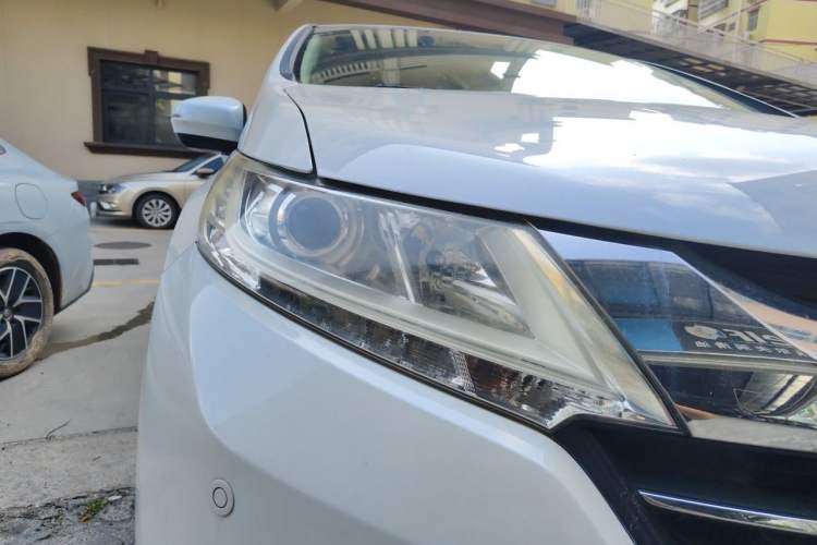 Used Honda Odyssey 2015 Revised 2.4L Luxury Edition Right Front Headlight