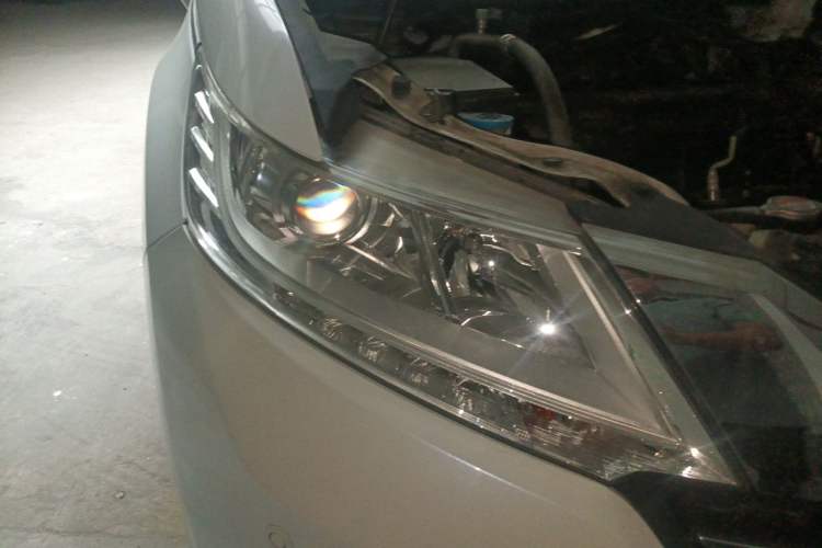 Used Honda Odyssey 2015 Revised 2.4L Luxury Edition Right Front Headlight