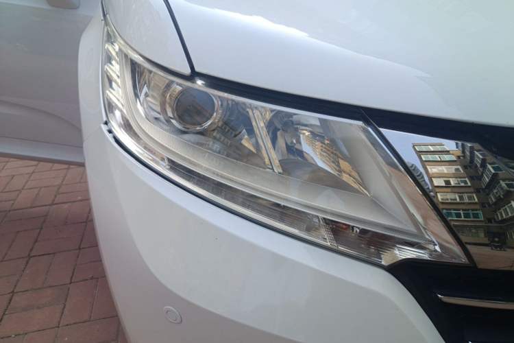 Used Honda Odyssey 2015 Revised 2.4L Luxury Edition Right Front Headlight