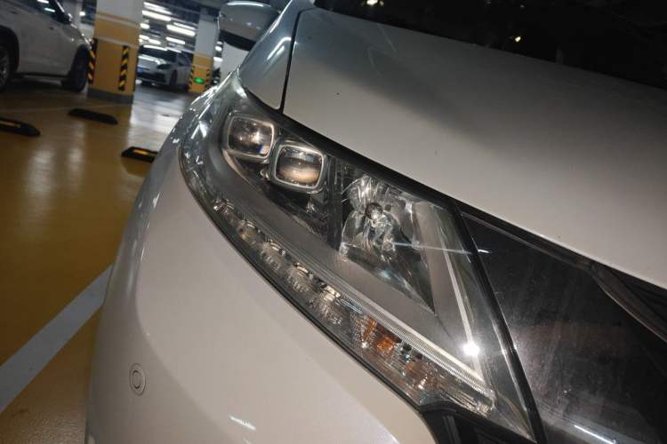 Used Honda Odyssey 2015 2.4L Supreme Edition Right Front Headlight