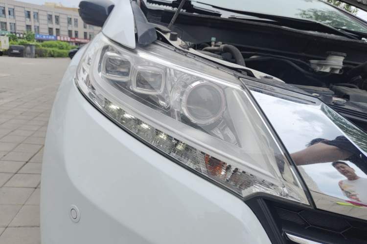 Used Honda Odyssey 2015 2.4L Smart Edition Right Front Headlight