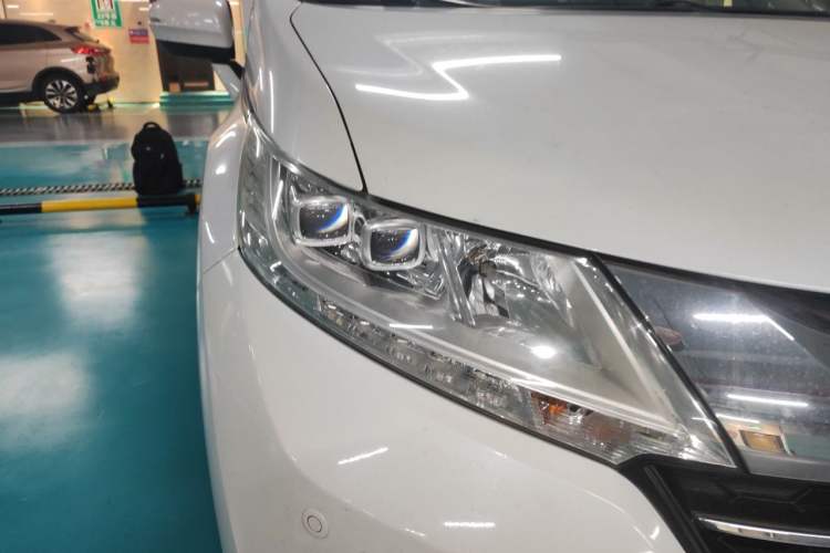 Used Honda Odyssey 2015 Updated Version 2.4L Smart Edition Right Front Headlight