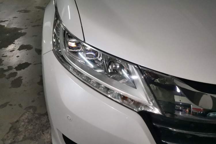 Used Honda Odyssey 2015 2.4L Smart Edition Right Front Headlight