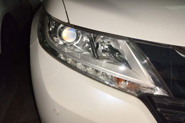 Used Honda Odyssey 2015 Revised 2.4L Luxury Edition Right Front Headlight