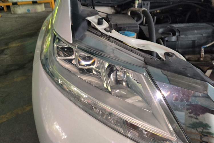 Used Honda Odyssey 2015 Updated Version 2.4L Smart Edition Right Front Headlight