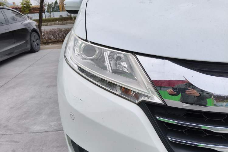 Used Honda Odyssey 2015 2.4L Luxury Edition Right Front Headlight